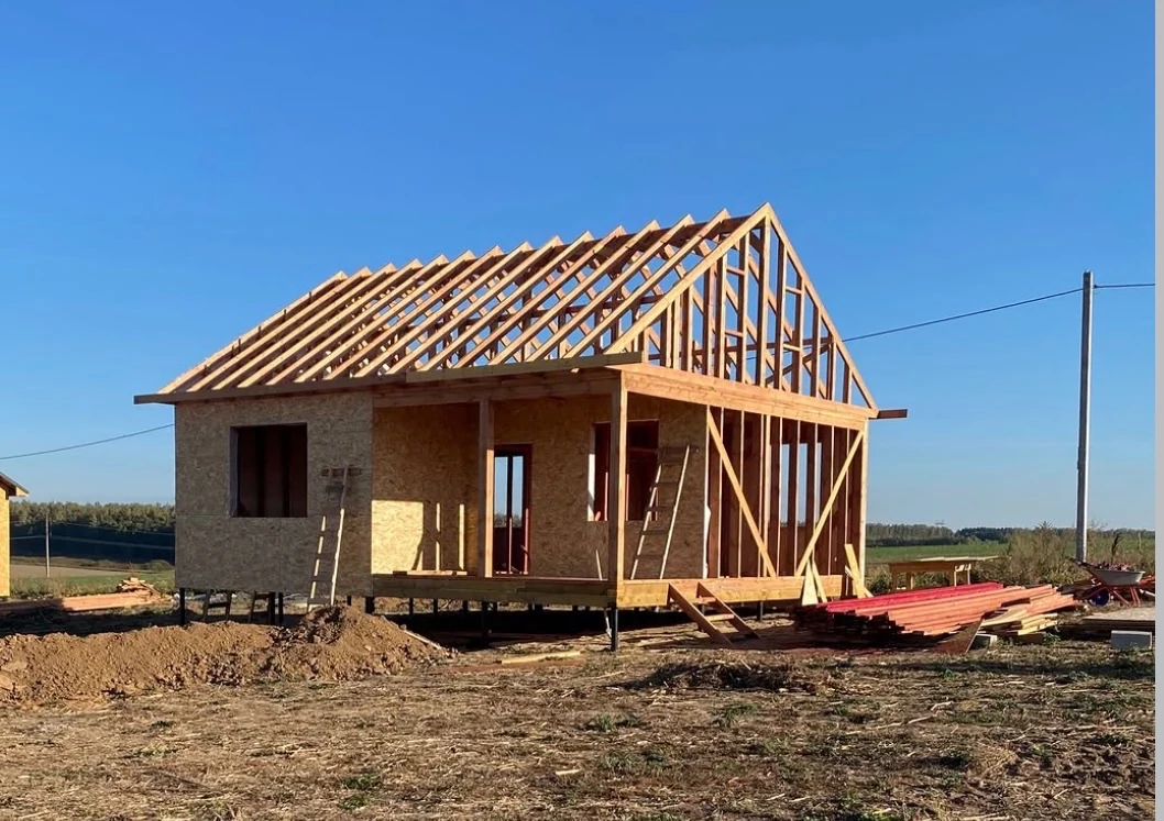 House sheathed in OSB boards with the roof truss finished